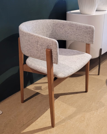 CadeiradeJantarBell 2.png