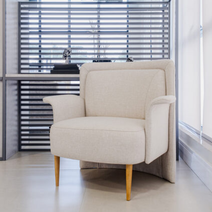 Poltrona Suya com Bracos.jpg