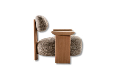 output poltrona furada.jpg